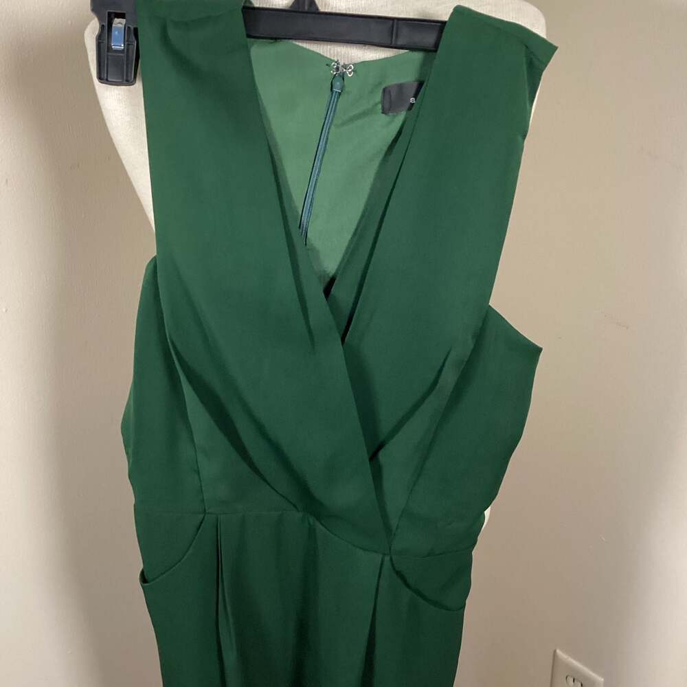 Adelyn Rae Hunter Green Sleeveless V-Neck Sheath Dress with Pockets - Picture 4 of 6
